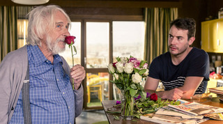 Auch die französische Liebekomödie „Monsieur Pierre geht online“ wird auf dem Festival gezeigt. Sie erzählt die Geschichte des Rentners Pierre, der die neuen Möglichkeiten des Internet-Datings entdeckt. Unter dem Pseudonym des jungen Alex gewinnt er das Interesse der jungen Flora aus Brüssel. Es beginnt ein turbulentes, amouröses Verwechslungsspiel zwischen den Geschlechtern und den Generationen...© Neue Visionen Filmverleih