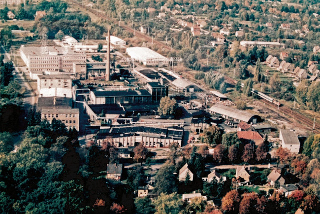 Historische Ansicht Brieselangs: Die Industriegeschichte Brieselang war wechselvoll und endete mit der Sprengung des 60 Meter hohen Schornsteins.