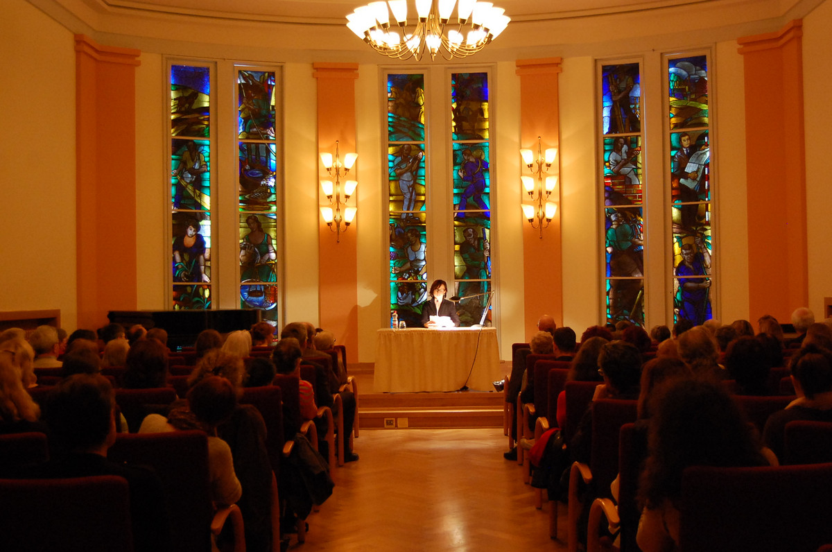 Sophie Rois liest im Rathaussaal der Stadt Falkensee