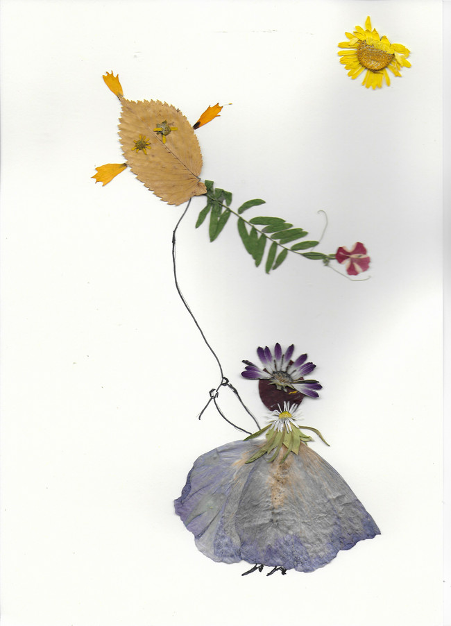 Klick öffnet Bildbetrachter; Drachen aus Blüten und Blätter