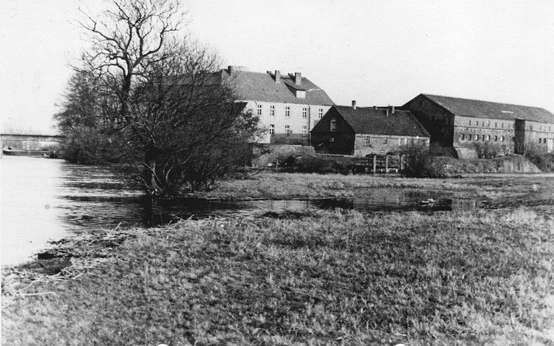 Die historische Aufnahme des Gutskomplexes in Milow zeigt von einer strategischen Stellung des Ortes an der Havel. Die Aufnahme wurde von Winfrid Ganzer zur Verfügung gestellt.