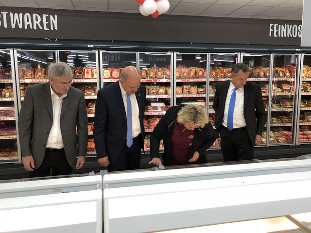 Landrat besichtigt das neue Lebensmittelgeschäft „Falkenfein“ in der Spandauer Straße, ©Landkreis Havelland