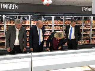 Landrat besichtigt das neue Lebensmittelgeschäft „Falkenfein“ in der Spandauer Straße, ©Landkreis Havelland