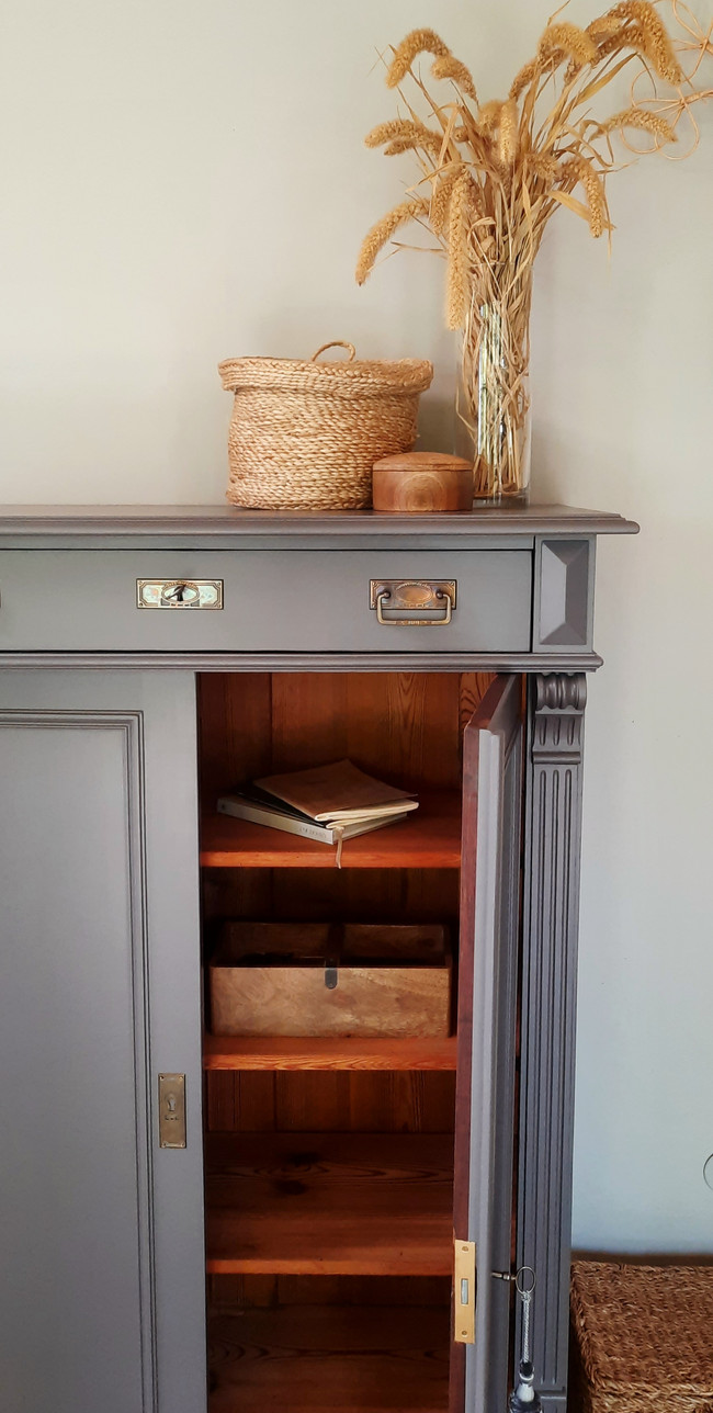 Klick öffnet Bildbetrachter; Möbelstück