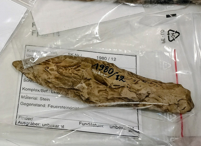 Ein Silexdolch aus der archäologischen Sammlung des Landkreises Havelland