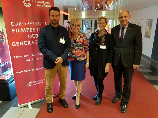 Eröffneten das Filmfestival mit einem Gespräch über den demografischen Wandel: Jörg Zietemann, Christel Schneewind, Sabine Kosakow-Kutscher und Landrat Roger Lewandowski