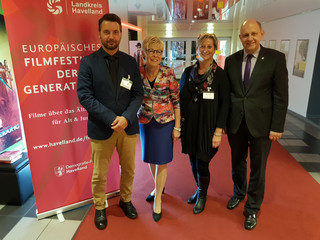 Eröffneten das Filmfestival mit einem Gespräch über den demografischen Wandel: Jörg Zietemann, Christel Schneewind, Sabine Kosakow-Kutscher und Landrat Roger Lewandowski