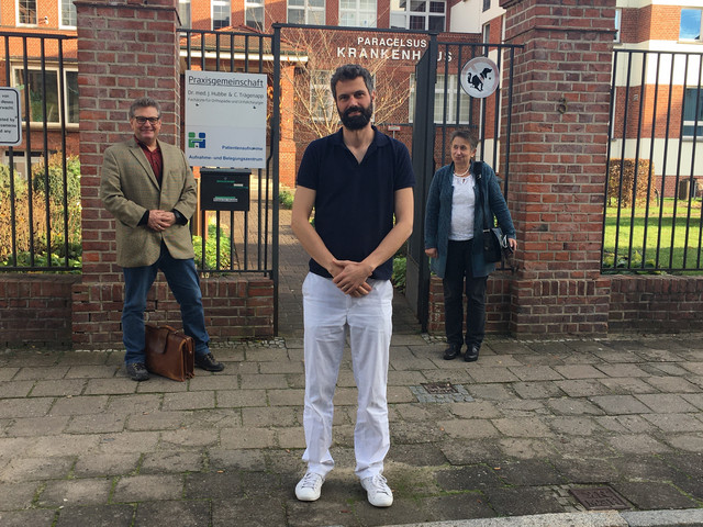 Sozialdezernent Wolfgang Gall, Orthopäde Dr. med. Christoph Trägenapp und Amtsärztin Dr. med. Anna Müller ©LK Havelland