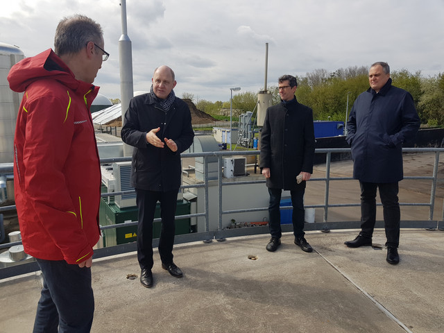 v.l. Projektleiter Thomas Borchers, Landrat Roger Lewandowski, Arnd von Moers, Projektleiter bei der Gasag, Nils Boenigk von der EMB Energie Mark Brandenburg GmbH, © Landkreis Havelland