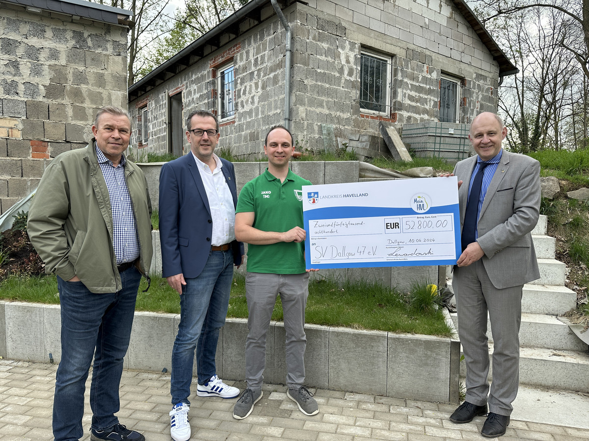 Klick öffnet Bildbetrachter; Personengruppe