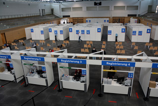 Aufnahme aus der Stadthalle Falkensee, in der das Impofzentrum aufgebaut wurde.