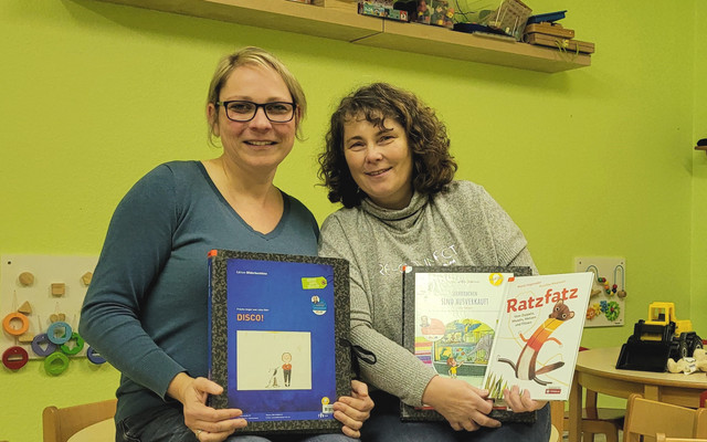 Klick öffnet Bildbetrachter; zwei Frauen