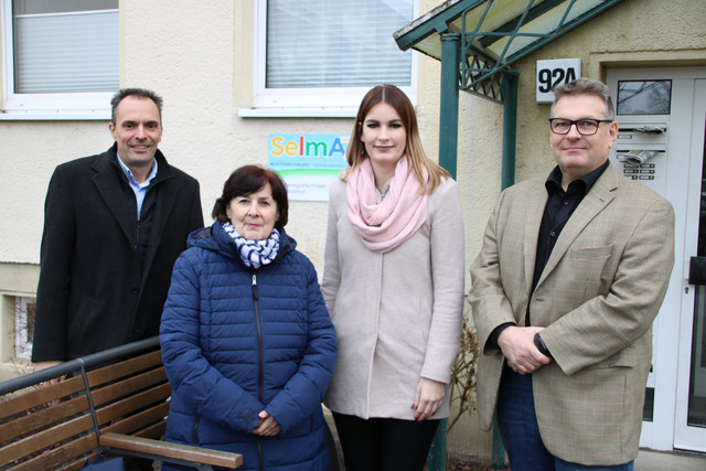 Von links: Geschäftsführer Guido Panschuk und Cornelia Mensch von der Diakonie sowie Jessica Gaschler und Sozialdezernent Wolfgang Gall vom Landkreis Havelland.