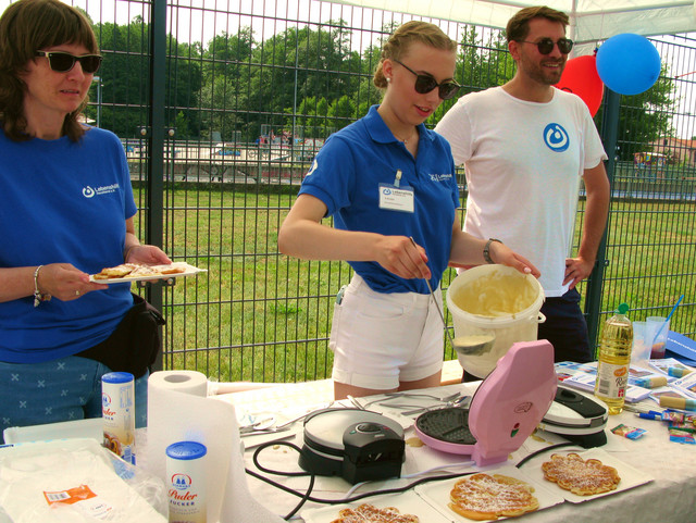 Der Verein Lebenshilfe Havelland machte an dem Tag frische Waffeln für die Besucher des Sport- und Spielfestes.