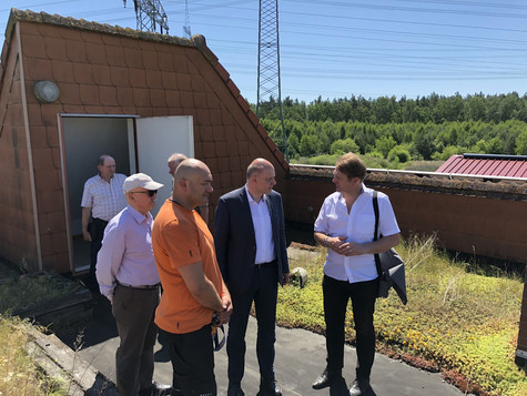 Landrat auf dem Bauhof der Gemeinde mit dessen Leiter Dirk Tschäpe, ©Landkreis Havelland