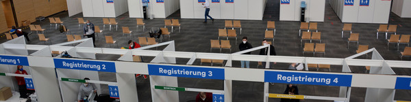 Aufnahme aus der Stadthalle Falkensee, in der das Impofzentrum aufgebaut wurde.