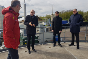 v.l. Projektleiter Thomas Borchers, Landrat Roger Lewandowski, Arnd von Moers, Projektleiter bei der Gasag, Nils Boenigk von der EMB Energie Mark Brandenburg GmbH, © Landkreis Havelland