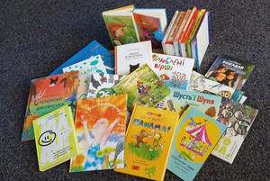 Klick öffnet Text; ein Haufen Kinder-Bücher