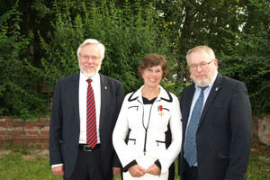 v.l. Landrat Dr. Burkhard Schröder, Angelika Spiekermann, Bürgermeister Brieselang Wilhelm Garn