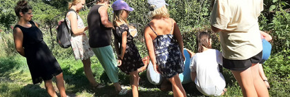 Klick öffnet Pressetext eine Gruppe von Kindern