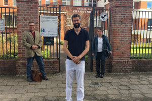 Sozialdezernent Wolfgang Gall, Orthopäde Dr. med. Christoph Trägenapp und Amtsärztin Dr. med. Anna Müller ©LK Havelland