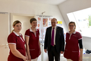 Übergabe eines Zuwendungsbescheides an Frau Dr. Jacobi „Rheumapraxis an der Havel“