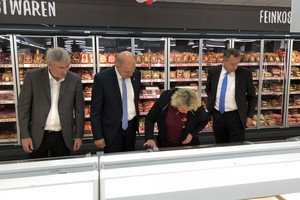 Landrat besichtigt das neue Lebensmittelgeschäft „Falkenfein“ in der Spandauer Straße, ©Landkreis Havelland