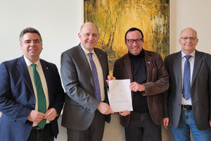 Klick öffnet Bildbetrachter; 4 Männer