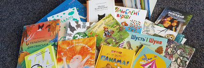 Klick öffnet Text; ein Haufen Kinder-Bücher