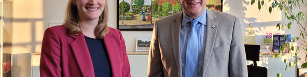 Klick öffnet Text; eine Frau und ein Mann