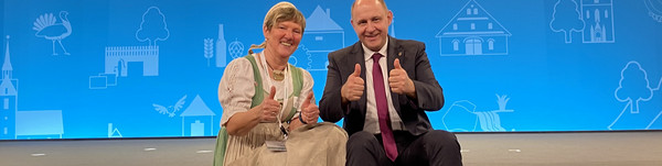 Landrat Roger Lewandowski gemeinsam mit Ortsvorsteherin Gudrun Lewwe, ©Landkreis Havelland