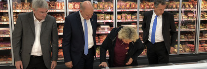 Landrat besichtigt das neue Lebensmittelgeschäft „Falkenfein“ in der Spandauer Straße, ©Landkreis Havelland