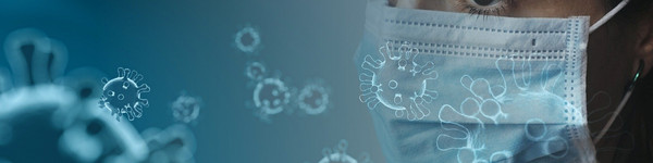 Eine Frau trägt einen Mundschutz.