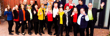 Klick öffnet Bildbetrachter - eine Gruppe von erwachsenen Personen