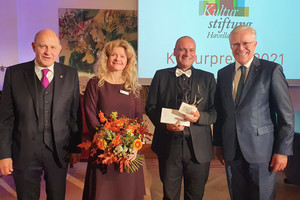 Klick öffnet Artikel, vier Personen