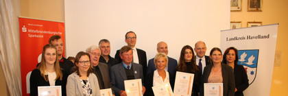 Nach der Preisverleihung versammelten sich alle Preisträger für ein abschließendes Gruppenfoto.