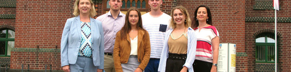 Dezernentin Elke Nermerich und Sachbearbeiterin Susanne Klaus begrüßten die neuen Auszubildenden in Rathenow.