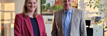 Klick öffnet Text; eine Frau und ein Mann