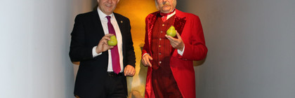 Landrat eröffnet Fontane-Museum im Schloss Ribbeck