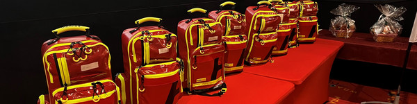 Klick öffnet Pressetext; Ersthelferausrüstung