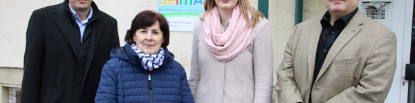 Von links: Geschäftsführer Guido Panschuk und Cornelia Mensch von der Diakonie sowie Jessica Gaschler und Sozialdezernent Wolfgang Gall vom Landkreis Havelland.