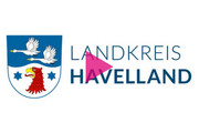 Das Wappen des Landkreises Havelland, darauf ist ein "Play"-Symbol eines Webplayers.