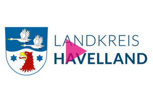 Das Wappen des Landkreises Havelland, darauf ist ein "Play"-Symbol eines Webplayers.