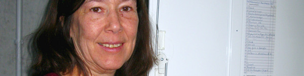 Margrit Unger beim Stromkasten-Check