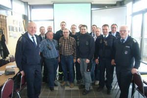 Digitalfunk-Schulung in Friesack mit den Dozenten Landesschule und Technischen Einrichtung für Brand- und Katastrophenschutz Eisenhüttenstadt. Vorne rechts: Bernhard Duessmann und vorne links: Ralf Kiehn