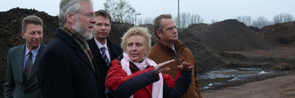 Landrat, Geschäftsführerin Schmude und Nauens Bürgermeister, Detlef Fleischmann