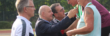 Klick öffnet Bildbetrachter mehrere Personen