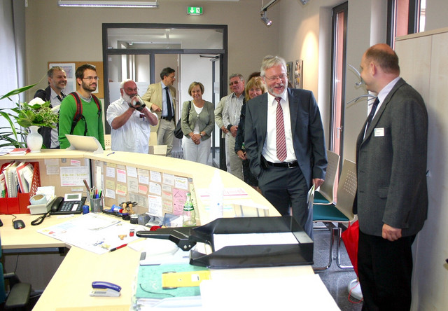 Der Landrat begrüßte die Gäste in den neuen Räumen des Bürgerservicebüros.