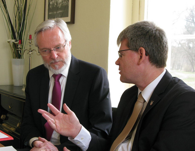 Landrat Dr. Burkhard Schröder und Bezirksbürgermeister Helmut Kleebank (v.l.)