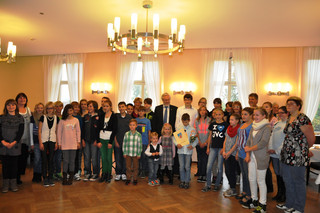 Die Preisträger des Fotowettbewerbs „Zoom auf Fontane“ mit Schirmherren Dr. Burkhard Schröder